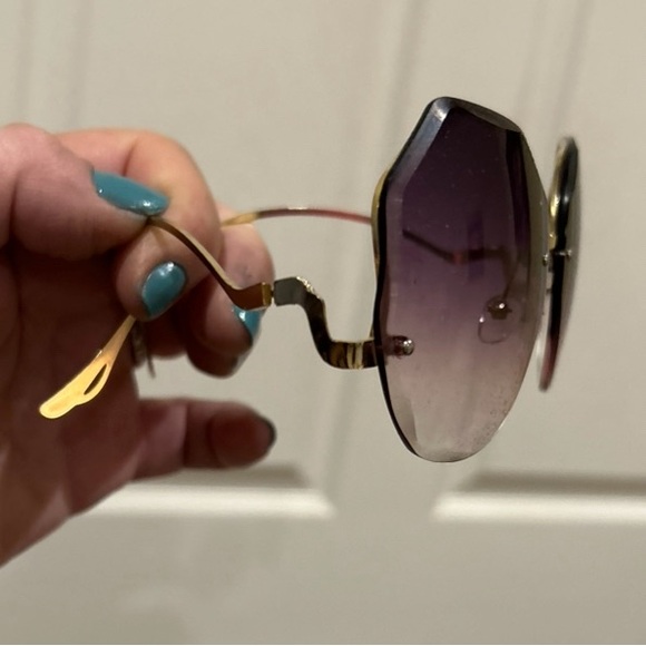 Plum Gradient Bevel Edge shape lenses and leg Super fashionable sunglasses. - Picture 1 of 4